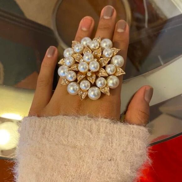 Glamorous Luke Faux Pearl & Diamond Flower Gold Cluster Cocktail Ring - Picture 9 of 10